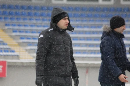 Neftçi Bakcell Arenanı qardan təmizləmək üçün səfərbər olub