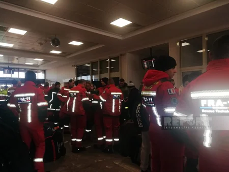 Репортаж из аэропорта в Газиантепе, принимающего помощь и спасателей 