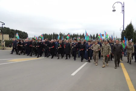 Aprel döyüşlərinin ikinci ildönümü zəfər yürüşü ilə qeyd edilib