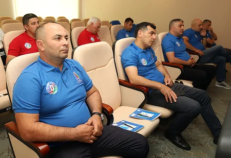 UEFA-nın D kateqoriyalı məşqçi kursları start götürüb