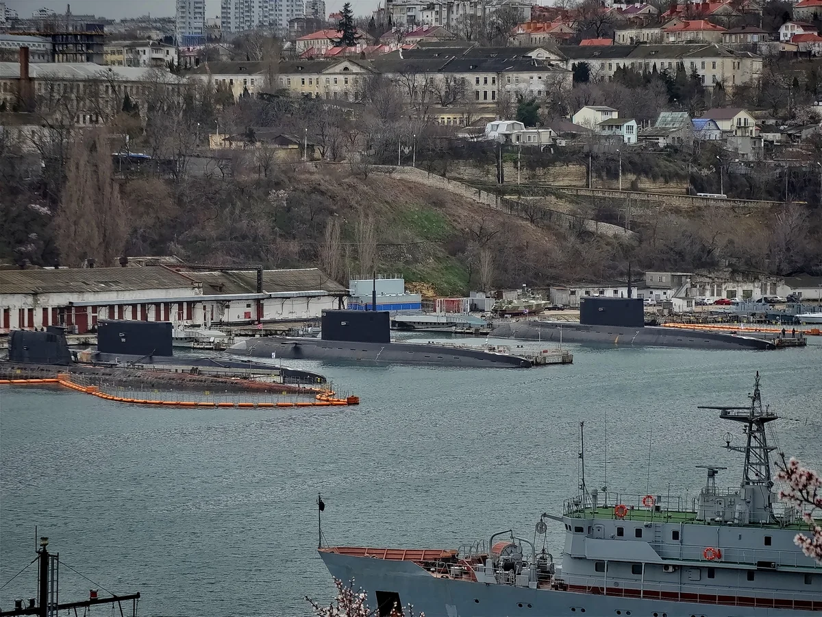 СМИ: Россия может ударить по Украине ракетами с подводных лодок