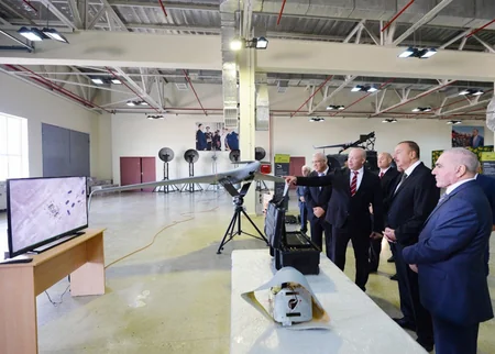 Президент Азербайджана принял участие в презентации БПЛА Zərbə