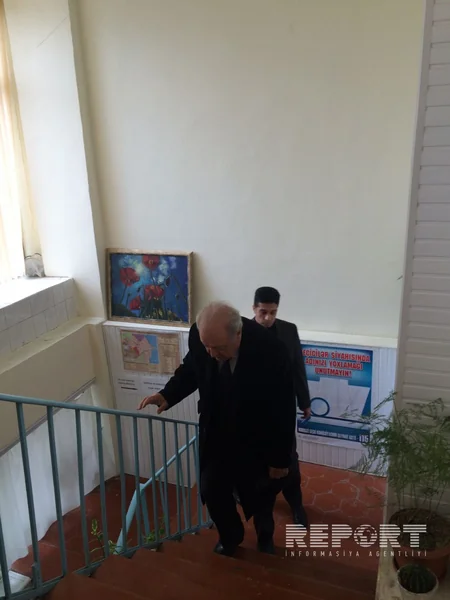 Azərbaycanın keçmiş prezidenti parlament seçkilərində səs verib - FOTO