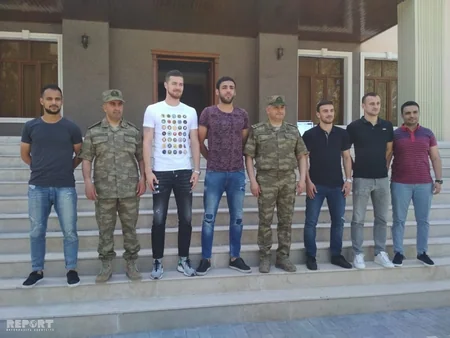 Футболисты Карабаха встретились с военнослужащими в Карабахском регионе