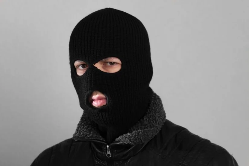 Bakı sakininə xəsarət yetirərək 600 manat pulunu aparan maskalı şəxs saxlanılıb
