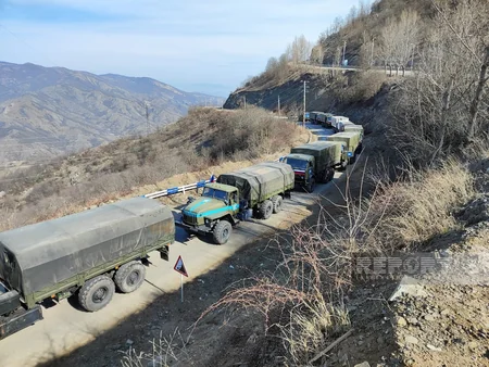 По дороге Ханкенди-Лачын беспрепятственно проехали 79 автомобилей российских миротворцев