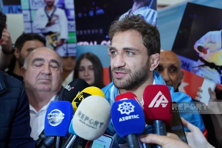 Dünya çempionu Hidayət Heydərov vətənə qayıdıb