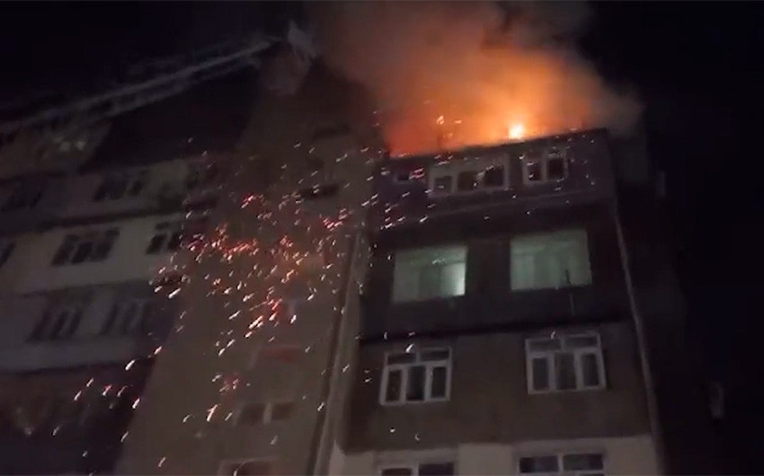 Bakıda yaşayış binasında yanğın olub, 15 nəfər təxliyə edilib - YENİLƏNİB