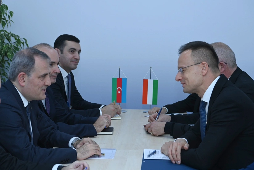Jeyhun Bayramov informs Hungarian FM about post-conflict situation