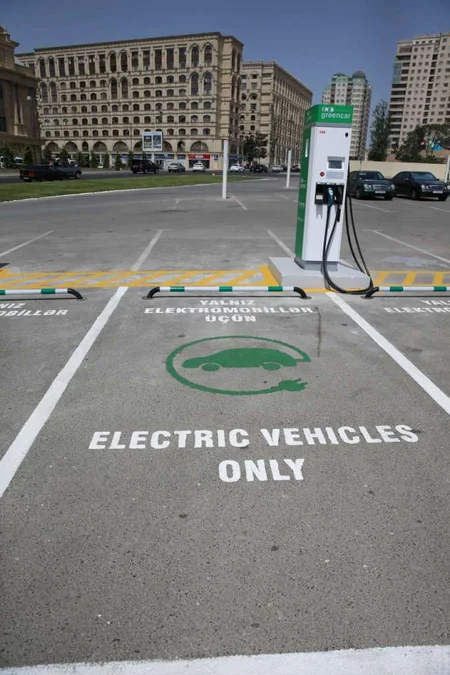 ​IDEA-nın dəstəyi ilə Bakıda enerjidoldurma məntəqələrinin qurulmasına başlanılıb - FOTO