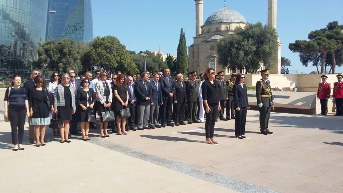 Turkish Embassy staff visited monument to Turkish soldiers in Baku