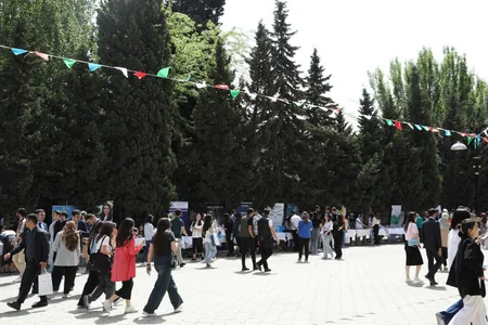 BDU-nun 105 illik yubileyinə həsr olunan Karyera Festivalının açılışı olub