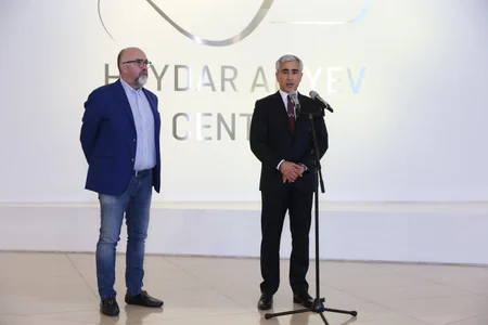 Heydər Əliyev Mərkəzində “Görünməyənin cizgiləri” sərgisi açılıb