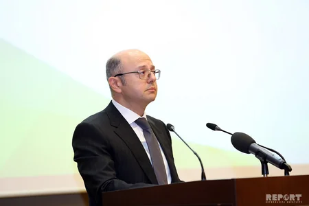 SOCAR-da “Azərbaycan nefti” ekspozisiyası açılıb