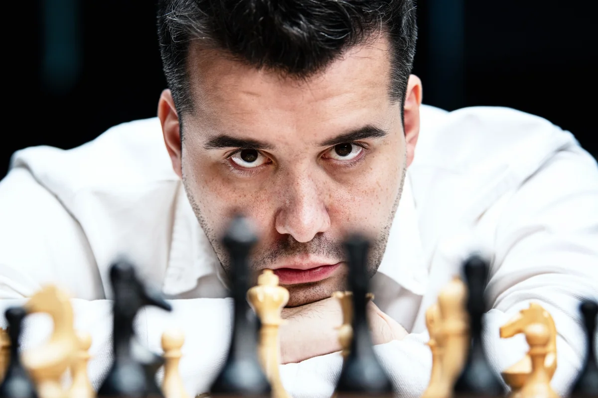 Nepomnyaşi şahmat tacı uğrunda dueldə qələbə qazanaraq hesabda önə keçib