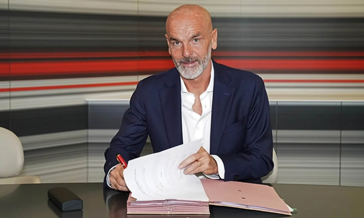 Milan baş məşqçisi ilə müqaviləni uzatdı