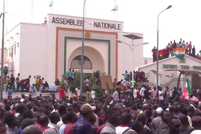 Rebels in Niger open airspace to commercial flights