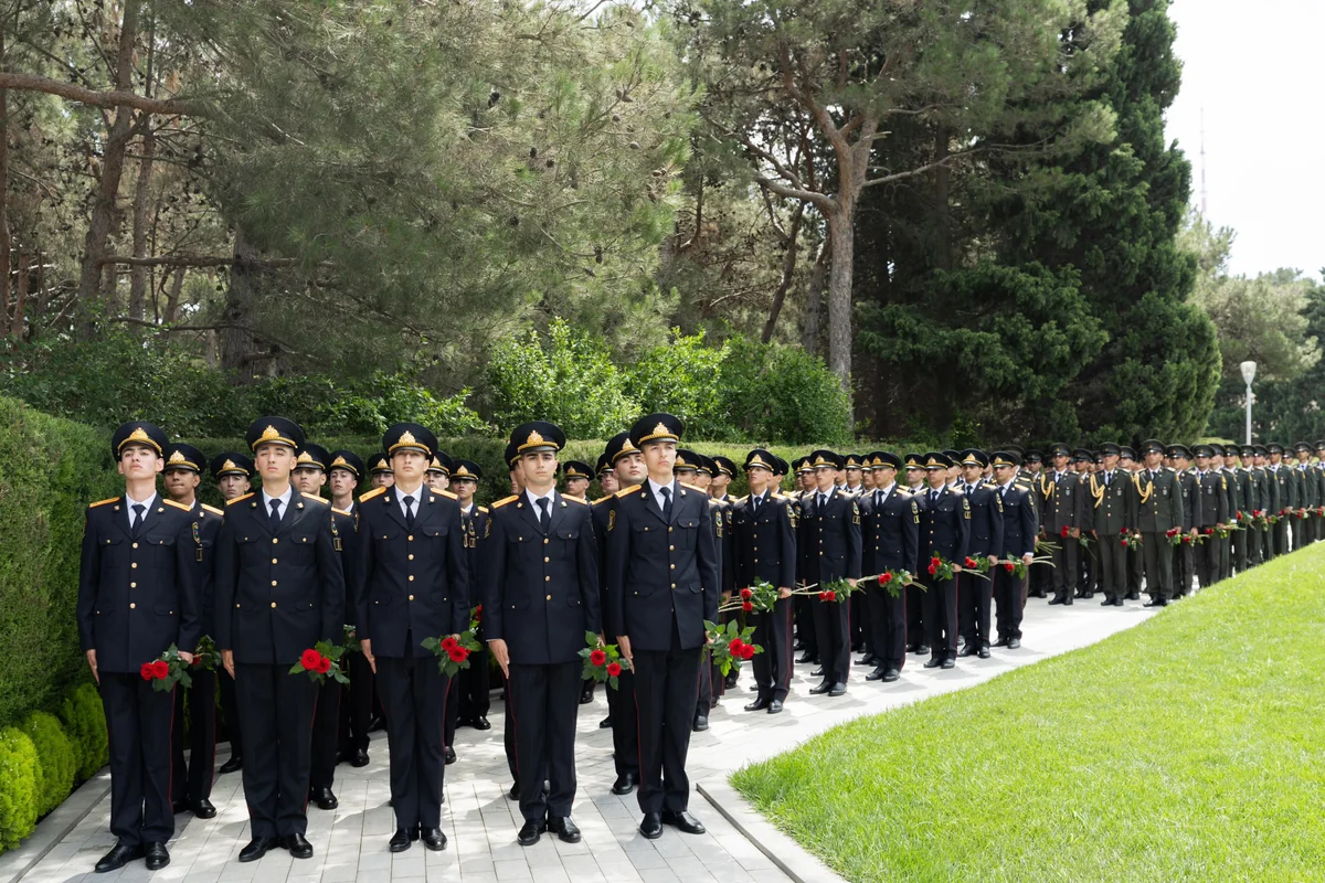 DİN-in kursantları Fəxri xiyabanda Ulu Öndər Heydər Əliyevin məzarını ziyarət ediblər