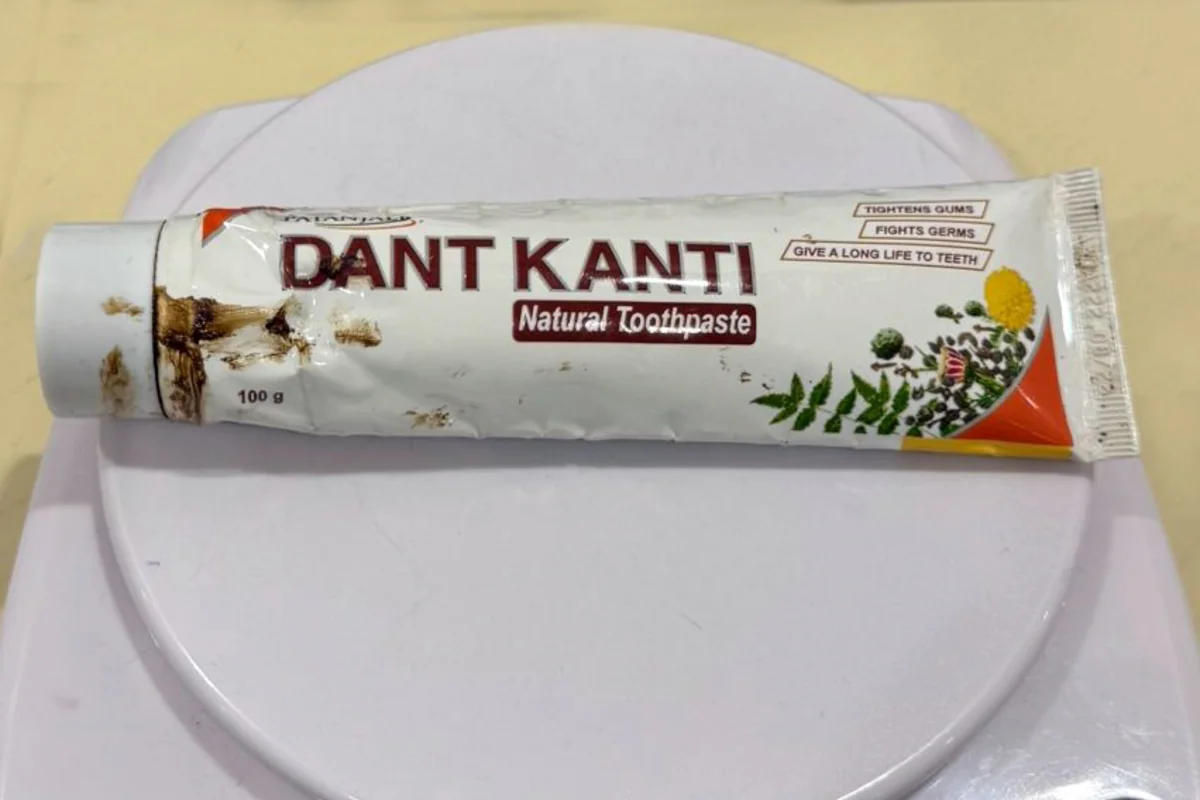 Azərbaycan gömrükçüləri diş məcunu qabından narkotik vasitə aşkar ediblər