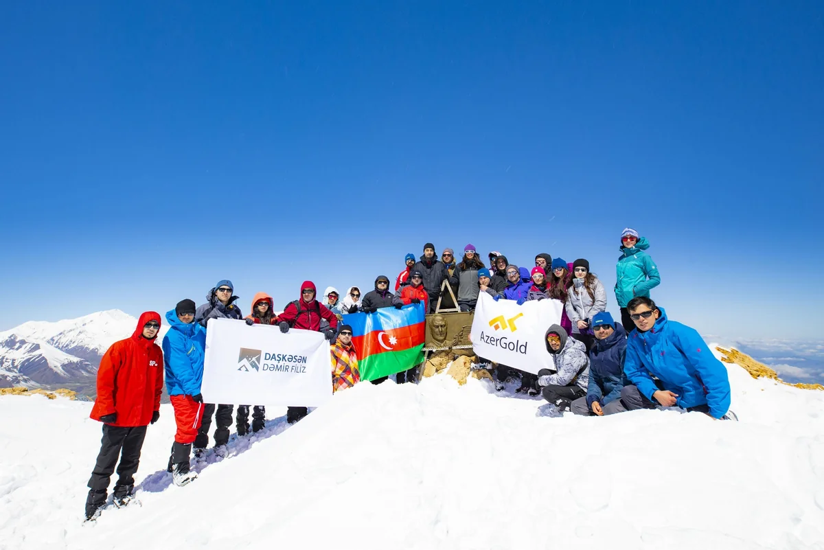 “AzerGold” Heydər Əliyevin 100 illik yubileyi münasibətilə alpiniada təşkil edib
