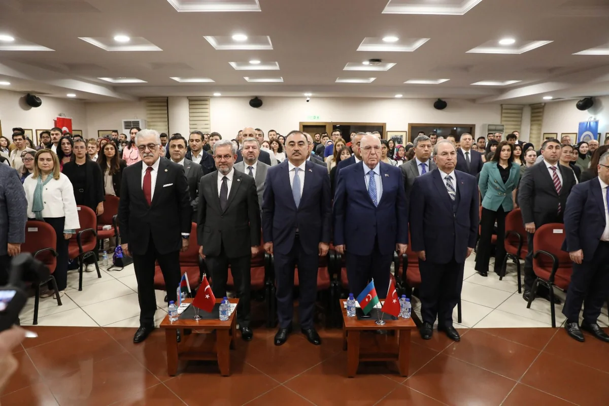 Türkiyədə Ümummilli Lider Heydər Əliyevin xatirəsi anılıb