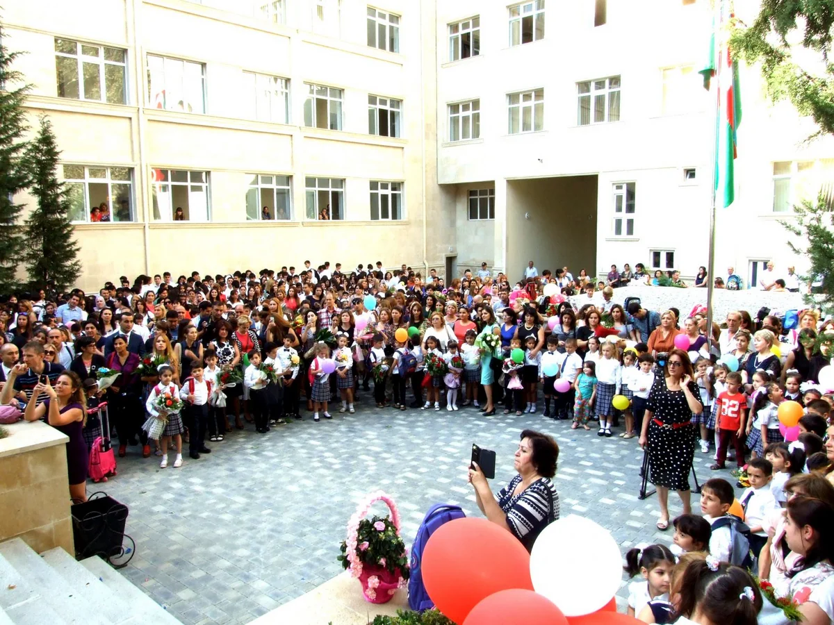 Bu gün dərs ilinin birinci yarımili başa çatır
