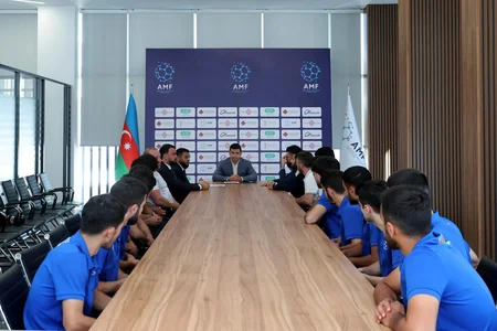 AMF-in prezidenti dünya çempionatında iştirak edəcək U-23 millisinin üzvləri ilə görüşüb