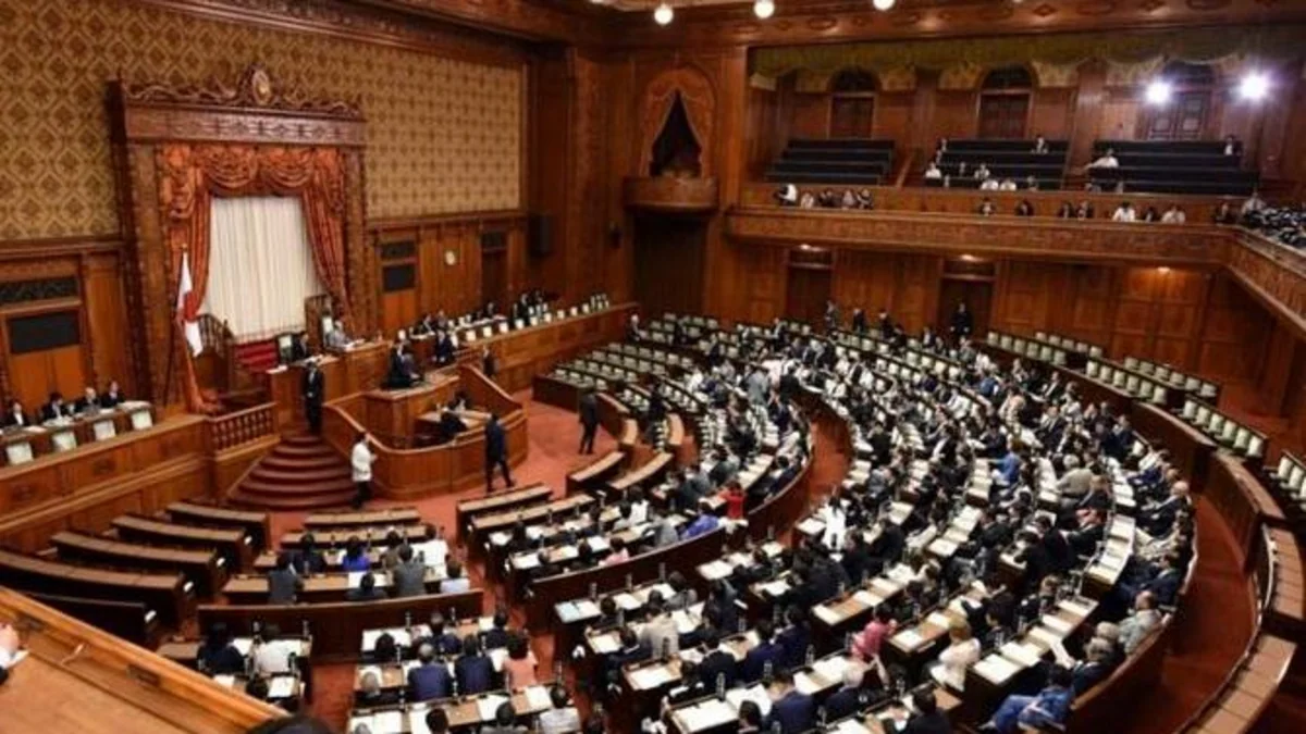 Yaponiyanın hakim partiyası parlamentdəki yerlərin yarısından çoxunu əldə edib