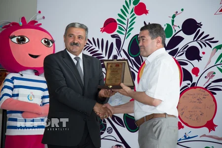 MOK VƏ KİVDF jurnalistləri mükafatlandırıb