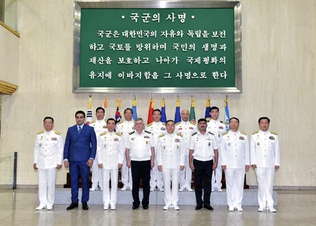 Commander of Naval Forces paid a visit to South Korea