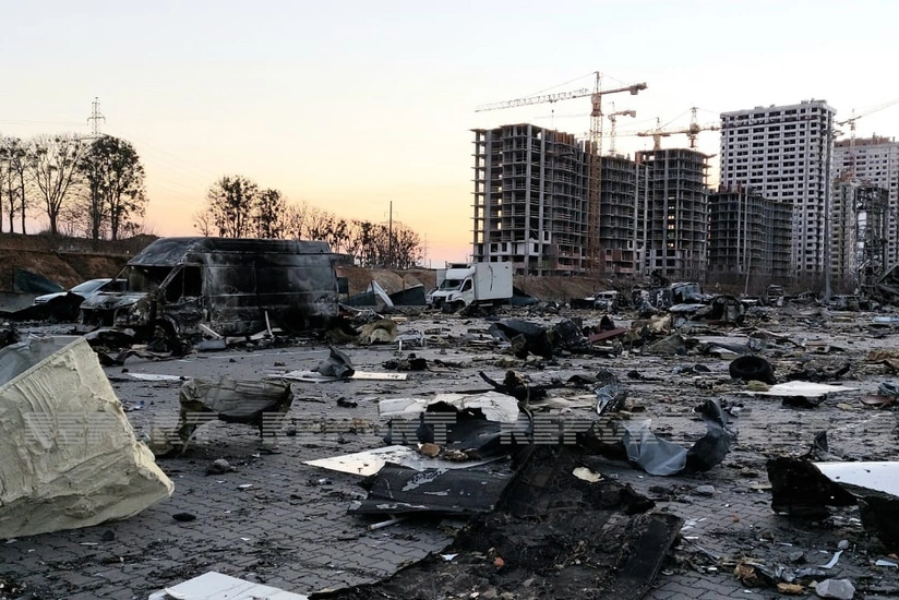 Кадры из разрушенного ракетным ударом торгового центра в Киеве - ФОТОРЕПОРТАЖ