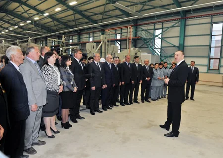 Azərbaycan ​Prezidenti “Astaraçay” MMC-nin çay emalı fabrikində yaradılan şəraitlə tanış olub
