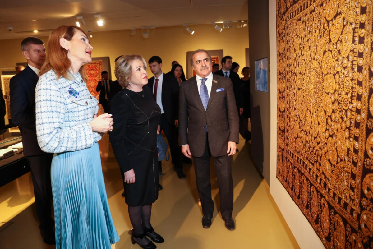 Matviyenko Azərbaycan Milli Xalça Muzeyi ilə tanış olub