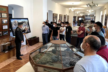 Türkiyəli hərbçilər Hərb Tarixi Muzeyini ziyarət etdi