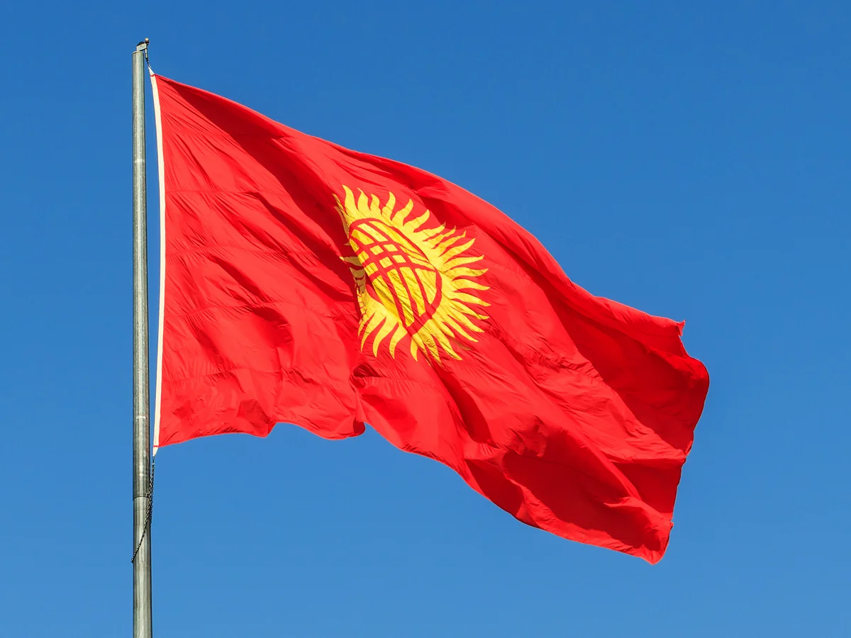Кыргызстан снял запрет на трансграничные финансовые операции