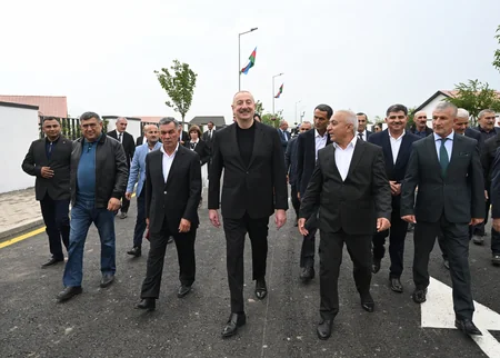 İlham Əliyev və Mehriban Əliyeva Xocalı şəhərinə köçən sakinlərlə görüşüblər - YENİLƏNİB