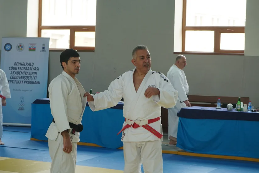 Bakıda olan türkiyəli məşqçi: “Zəlzələnin insanlar yuxuda ikən olması faciənin şiddətini artırdı”