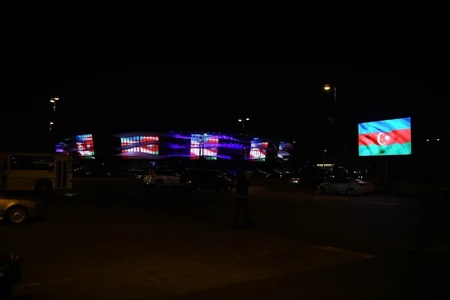 Bakının bəzi bina və abidələri Azərbaycan bayrağı ilə işıqlandırılıb - FOTO