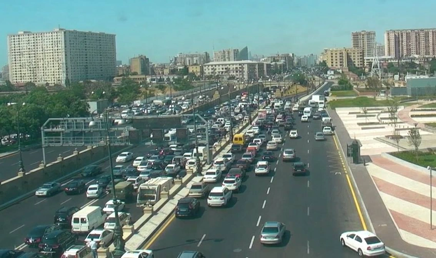 ​Bağırov körpüsü yaxınlığında böyük sıxlıq yaranıb