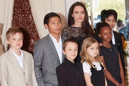 Angelina Jolie surrounded by her six children for red carpet since Brad Pitt split