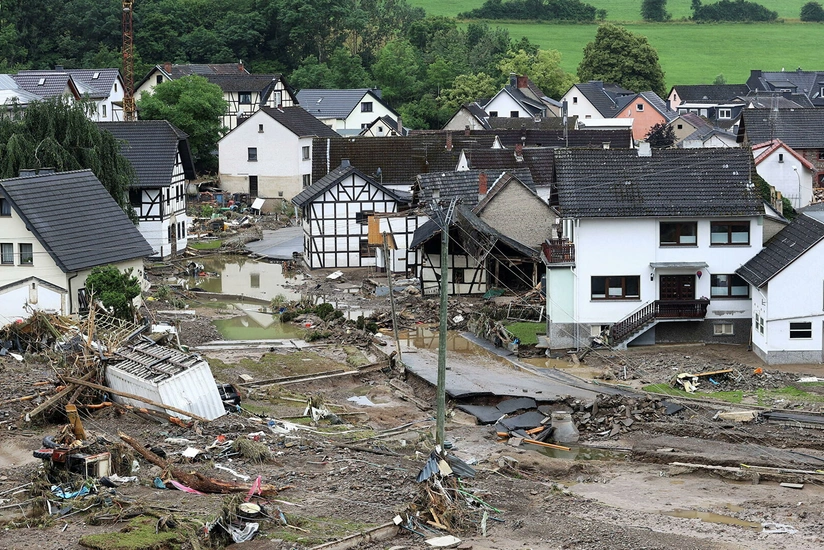Germany dam break force people to evacuate