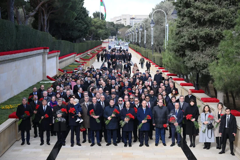 Diplomatik korpusun nümayəndələri Şəhidlər xiyabanını ziyarət ediblər