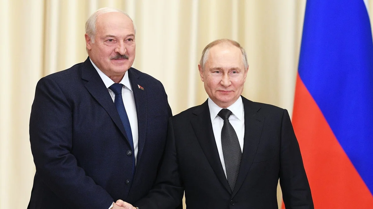 Лукашенко поздравил Путина с 71-летием