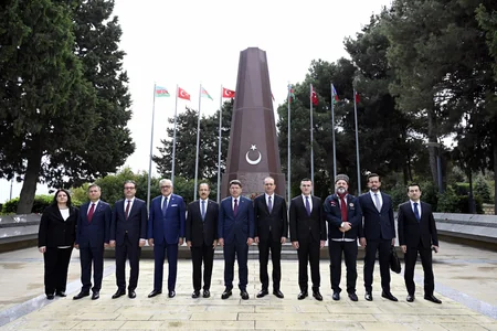 Türkiyənin ədliyyə naziri Fəxri və Şəhidlər xiyabanlarını ziyarət edib