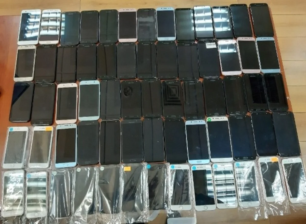 Dubaydan Bakıya gələn Koreya vətəndaşında külli miqdarda mobil telefon aşkarlandı