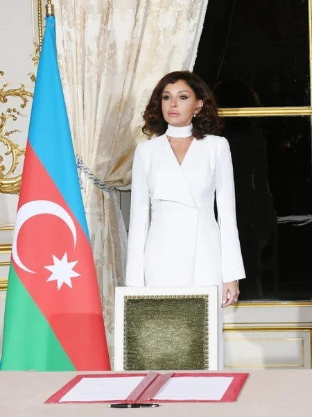 Mehriban Əliyeva Fransanın Baş naziri ilə təkbətək görüşüb