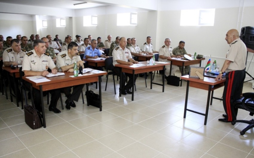 Silahlı Qüvvələrin şəxsi heyətlə iş üzrə zabitlərinin xidməti müşavirəsi keçirilib