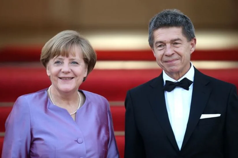 Merkel həyat yoldaşının elmi işi ilə bağlı ABŞ-a köçə bilər