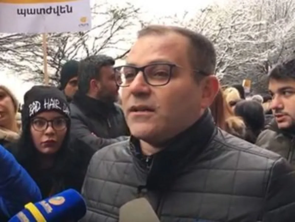 Yerevanda aksiya təşkilatçısına hücum olub, onu zibil qutusuna atmaq istəyiblər