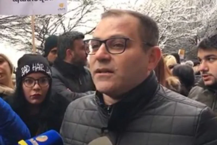 Yerevanda aksiya təşkilatçısına hücum olub, onu zibil qutusuna atmaq istəyiblər